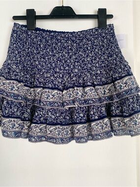 American Eagle Dark Blue Floral Tiered Mini Skirt. New! Size: M